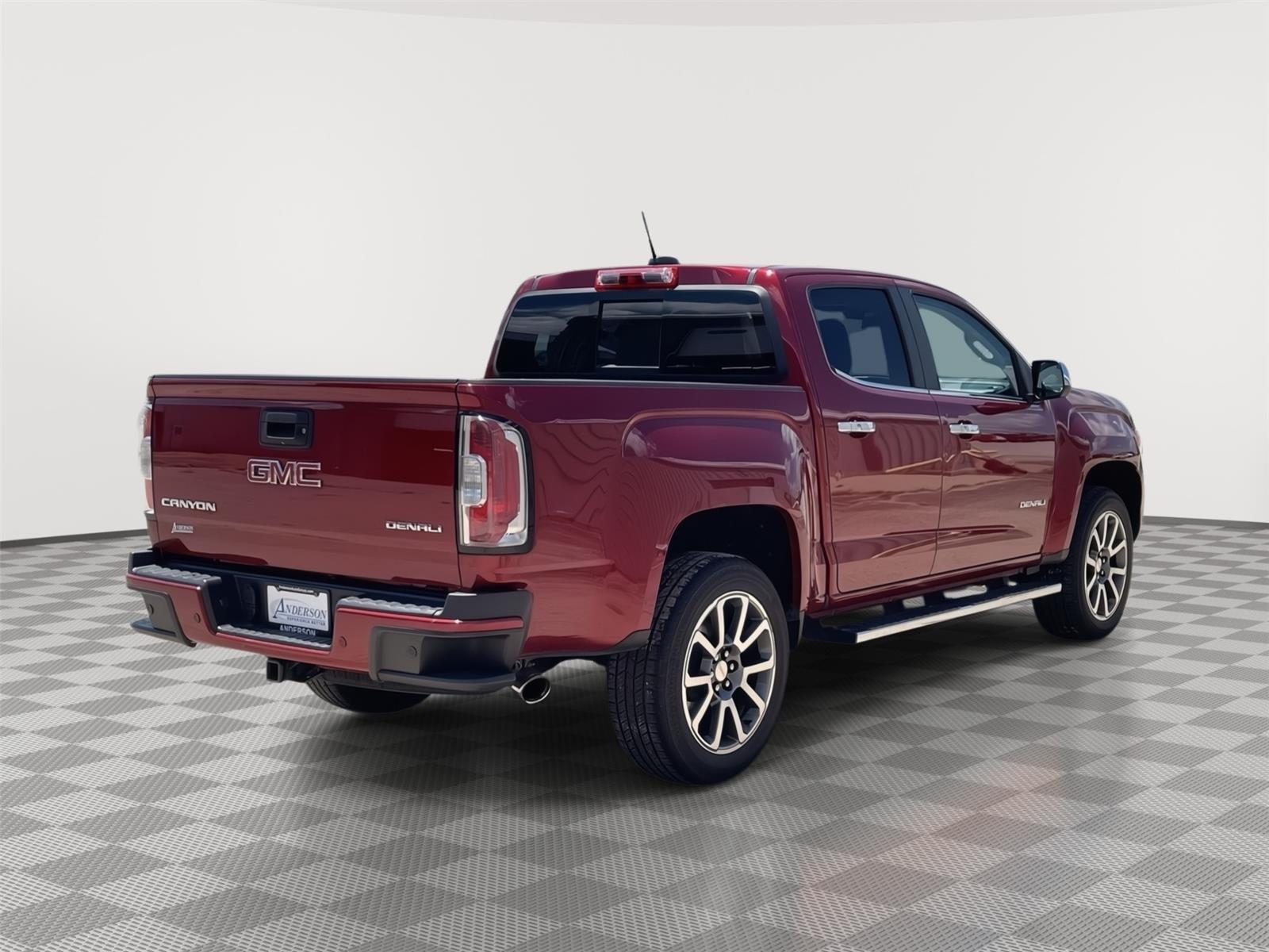 Vehicle photo 6