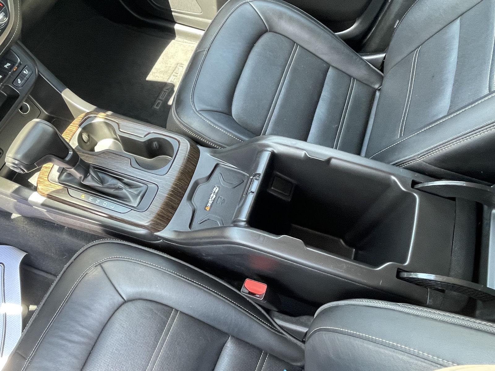 Vehicle photo 16