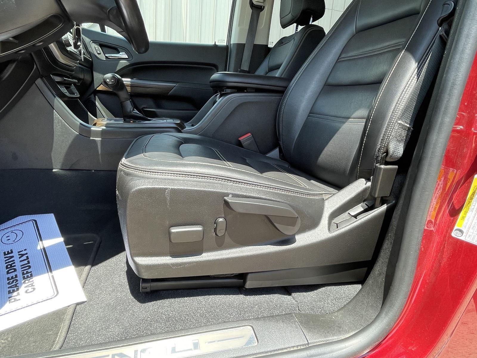 Vehicle photo 18
