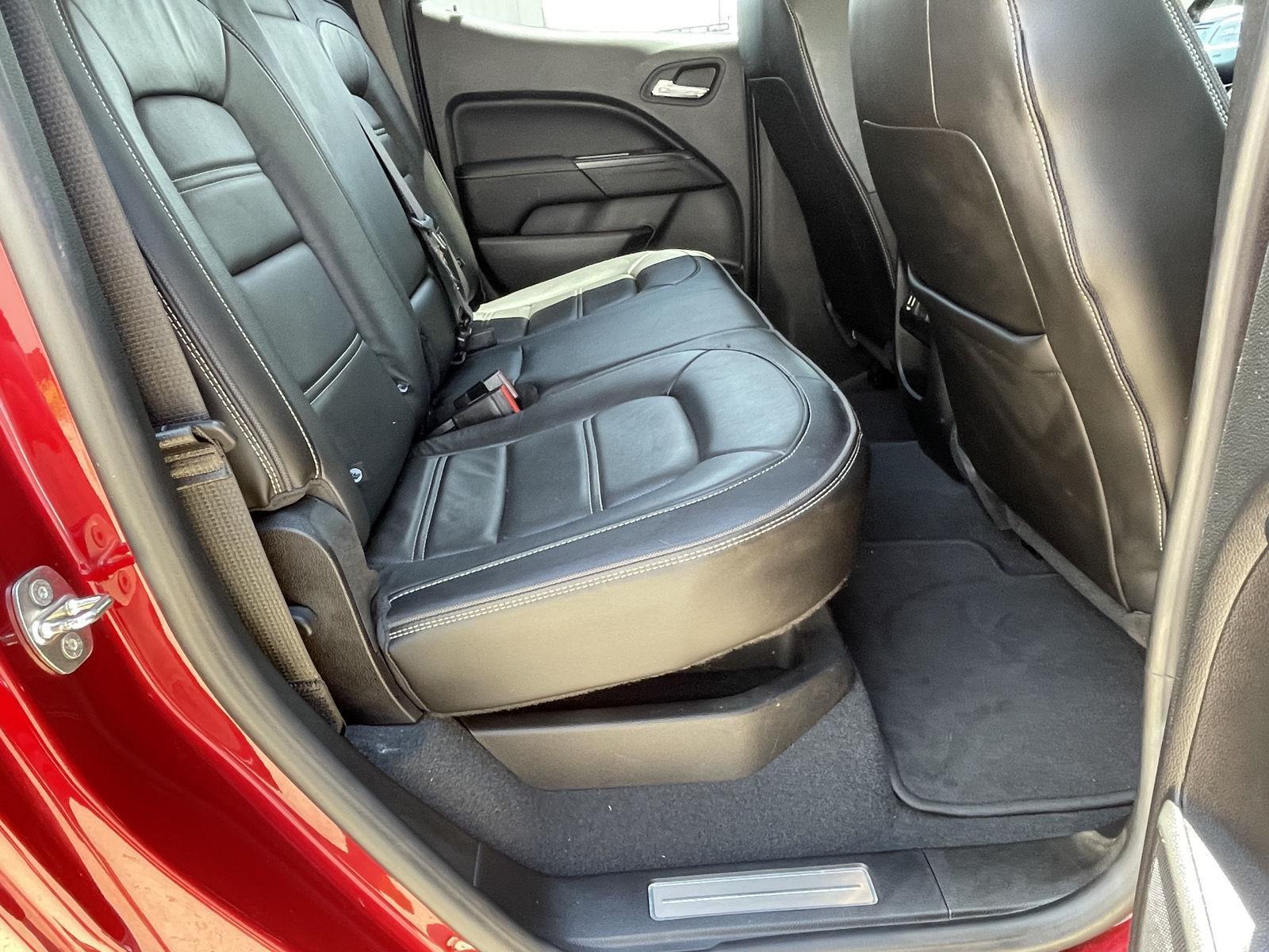 Vehicle photo 19