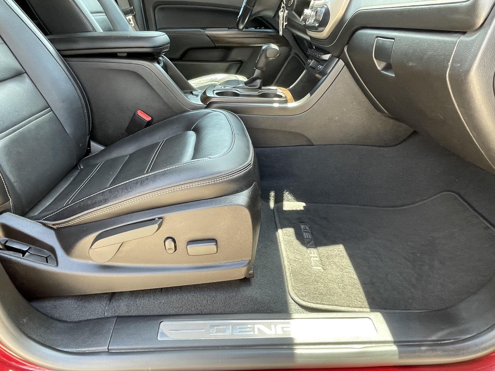 Vehicle photo 21