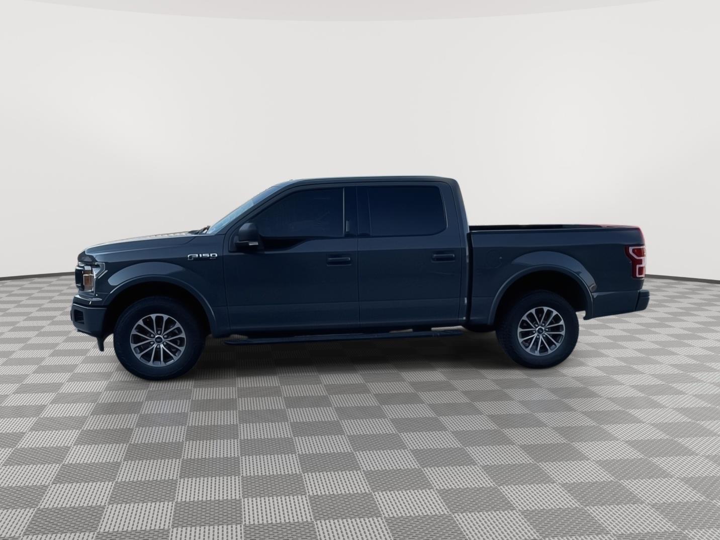 Vehicle photo 2