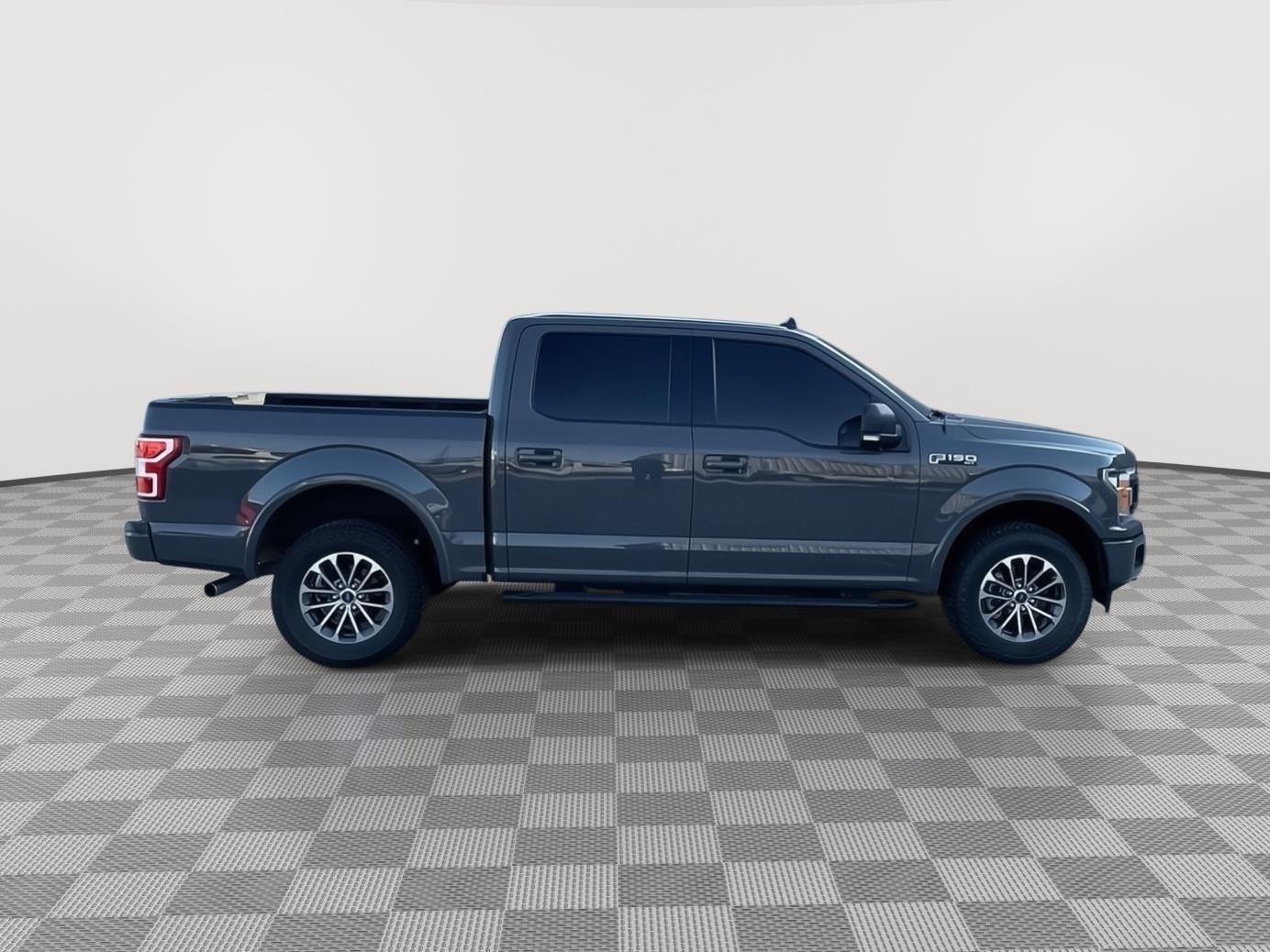 Vehicle photo 7