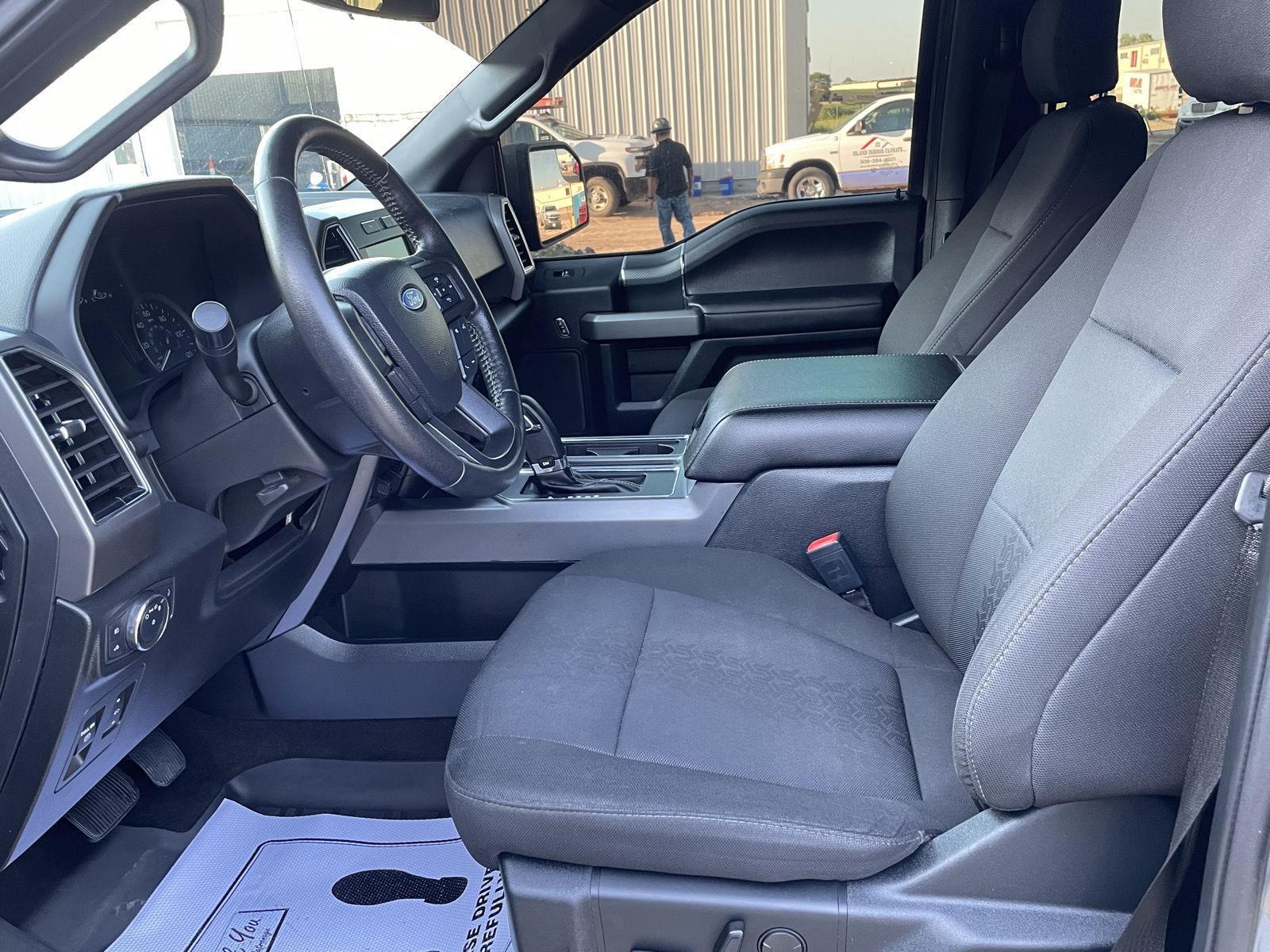 Vehicle photo 13