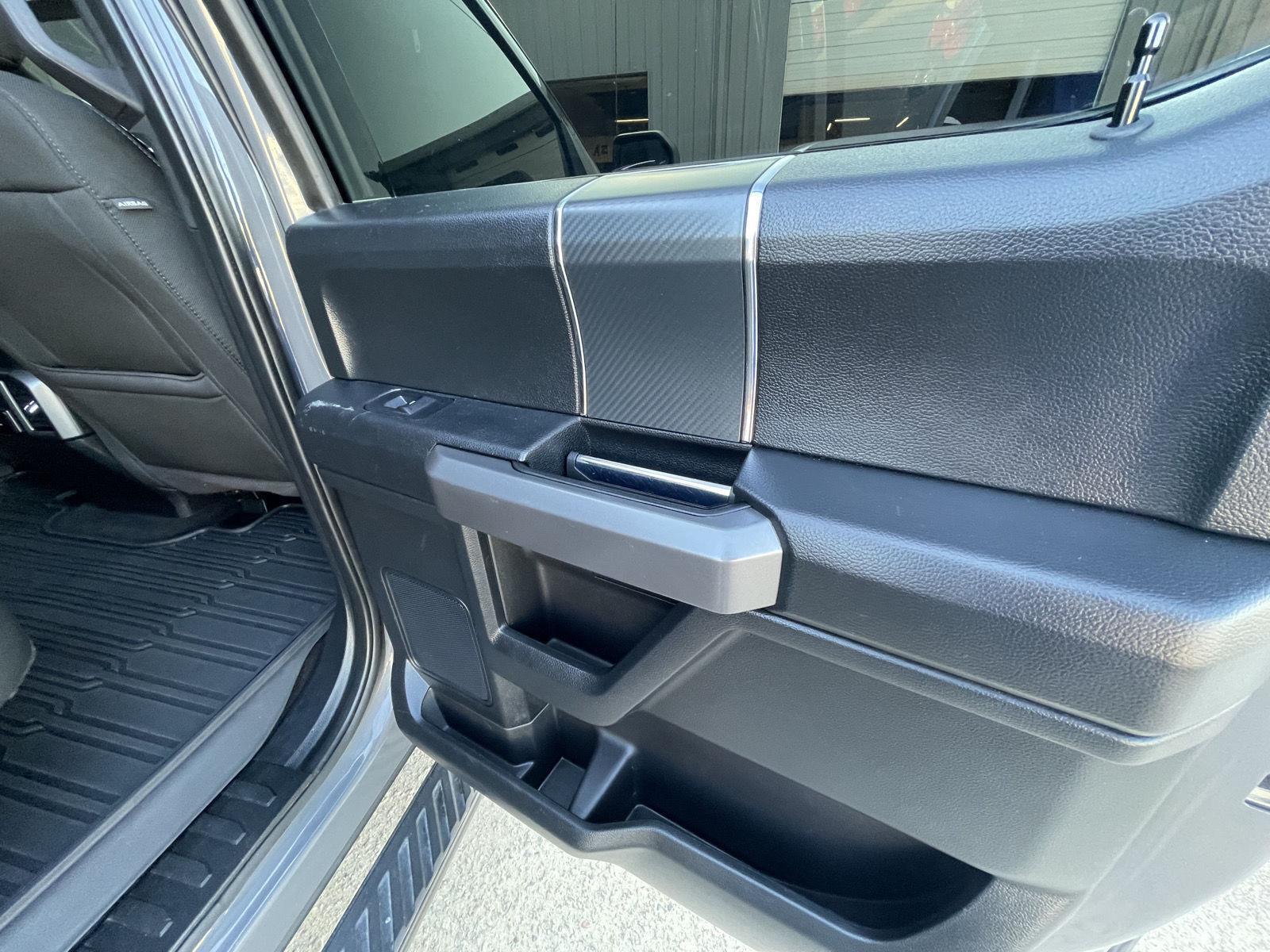 Vehicle photo 17