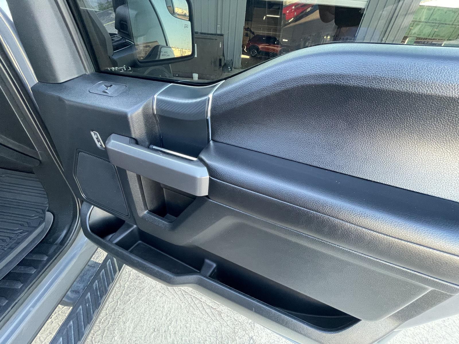 Vehicle photo 18