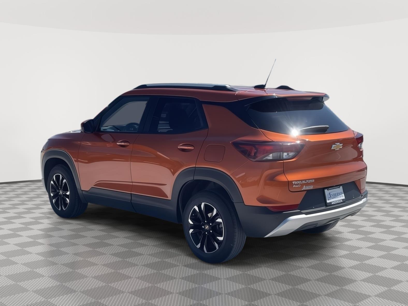 Vehicle photo 4