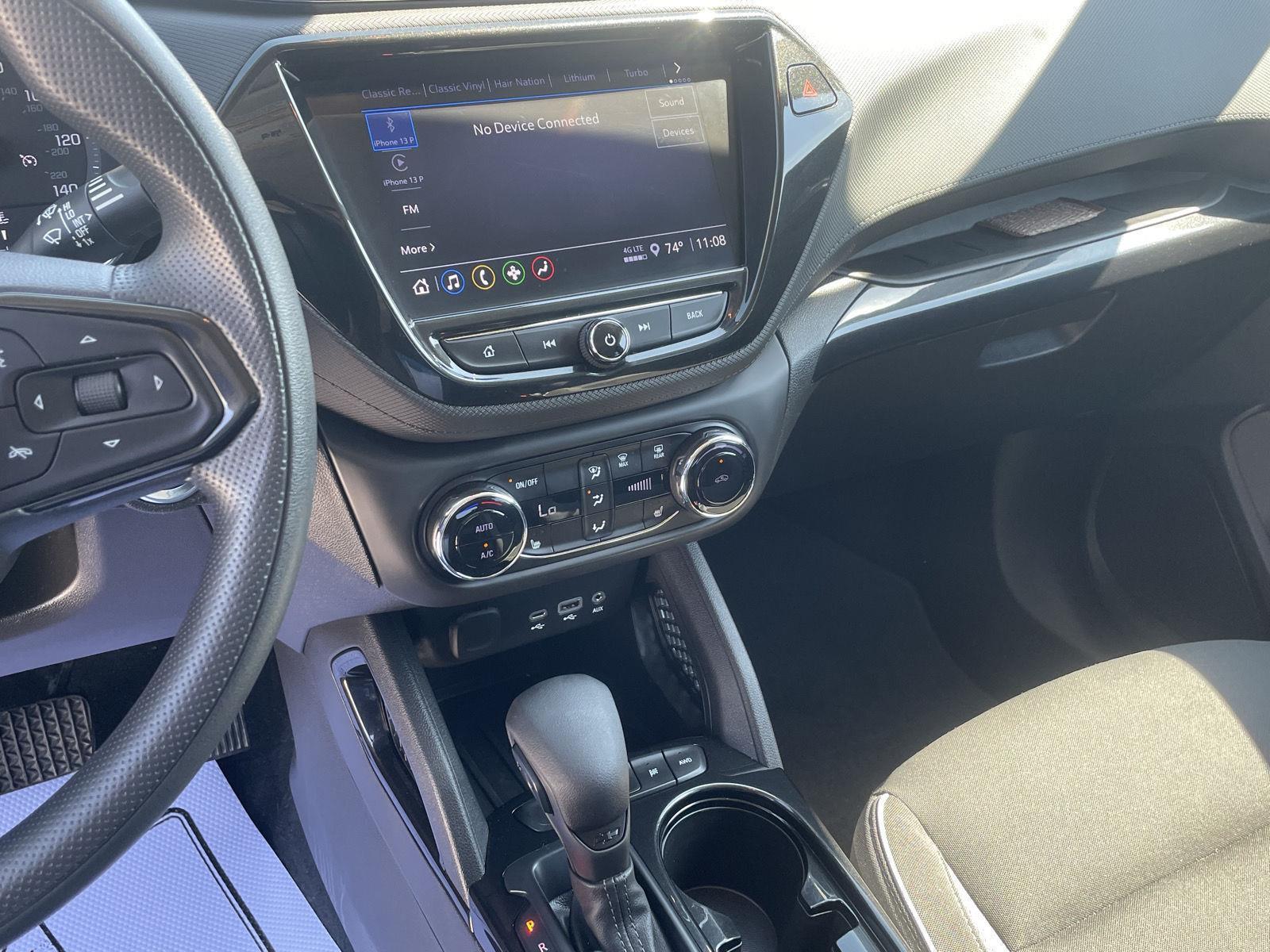 Vehicle photo 14