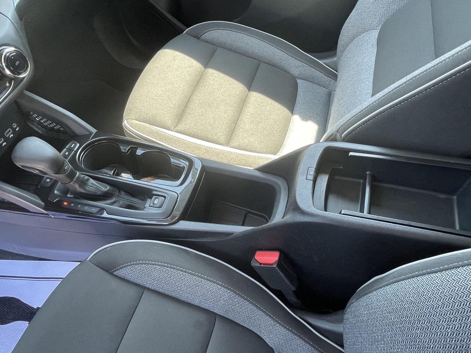 Vehicle photo 15