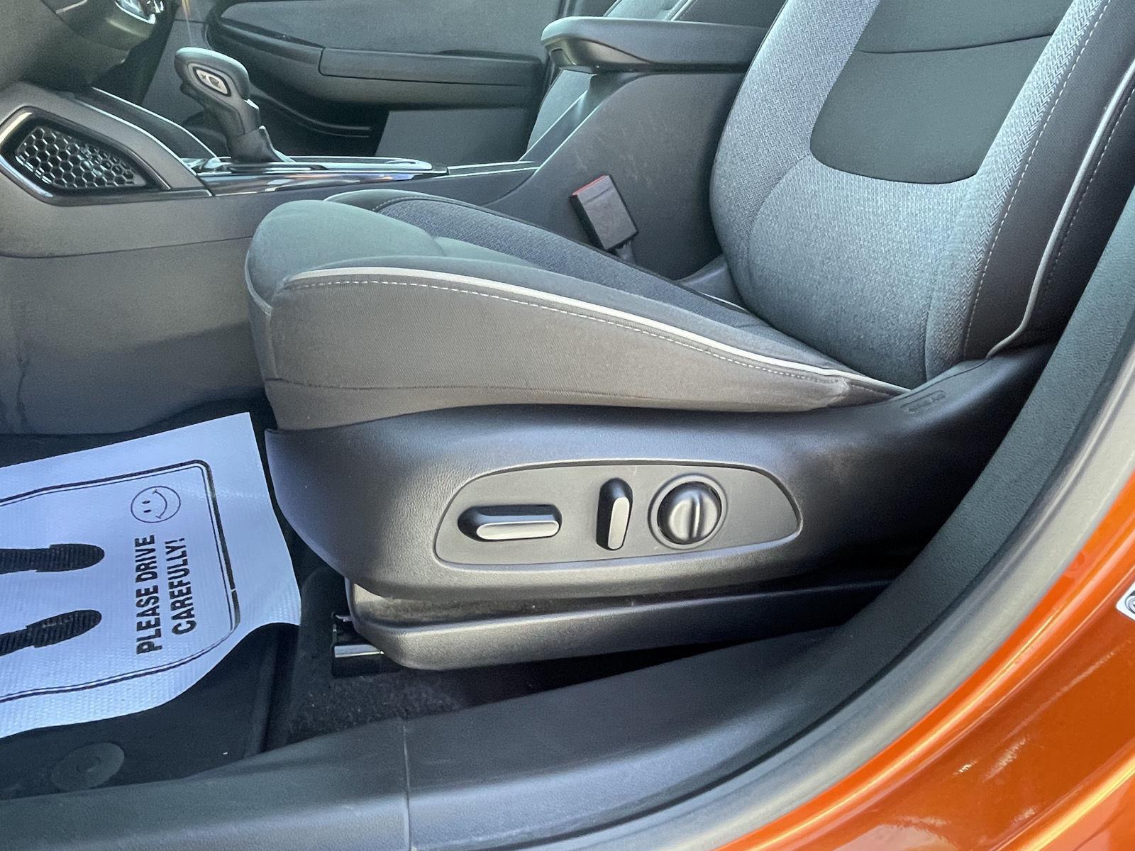 Vehicle photo 17