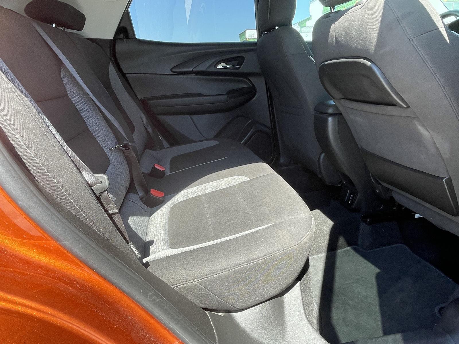 Vehicle photo 18