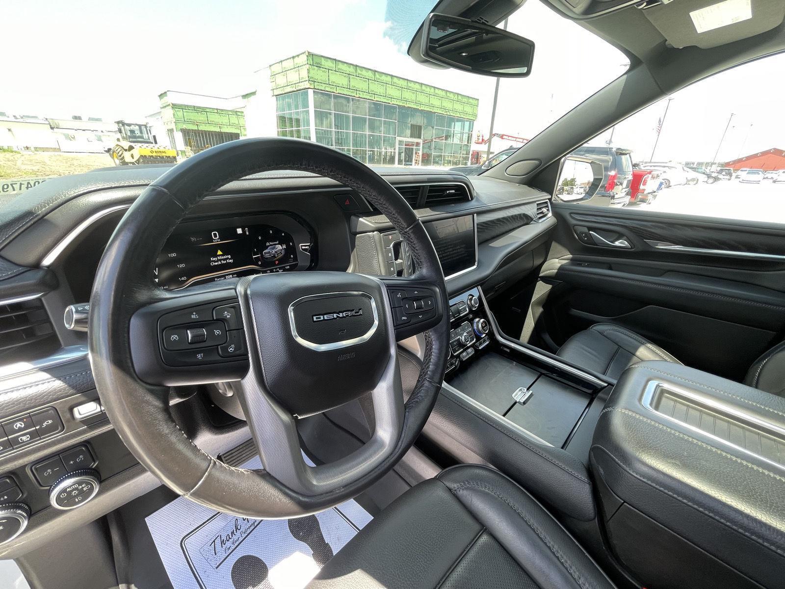 Vehicle photo 13