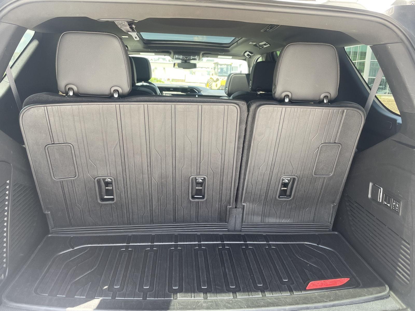 Vehicle photo 18
