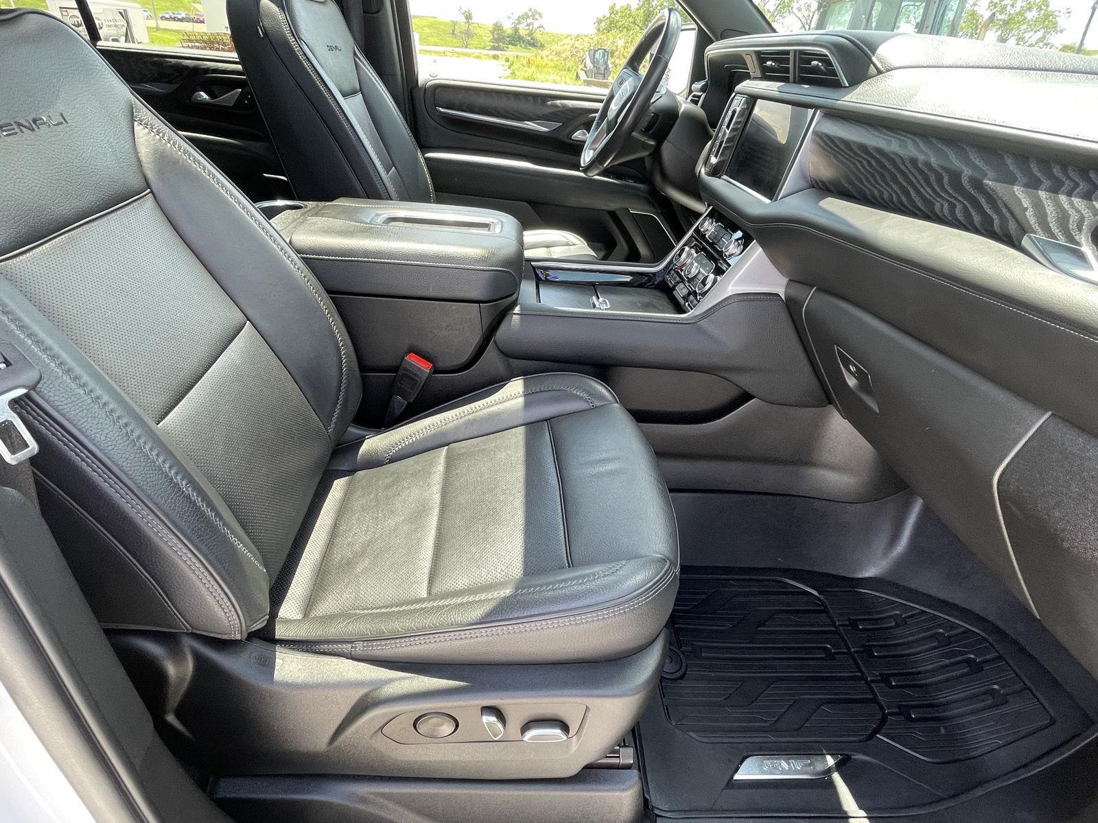 Vehicle photo 23