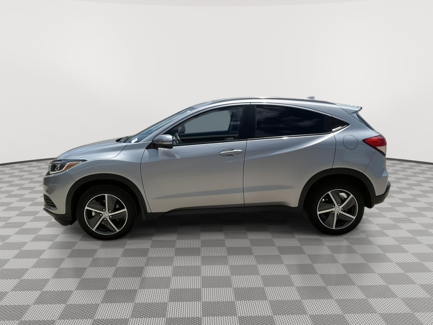 Vehicle photo 2