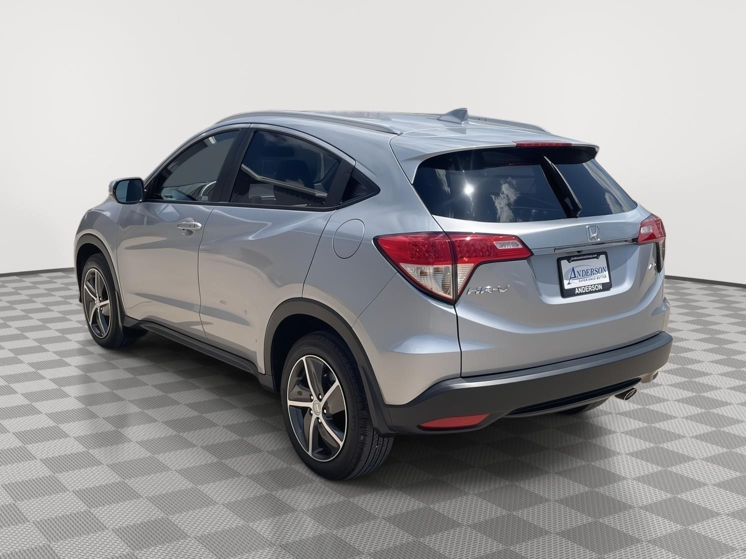 Vehicle photo 4