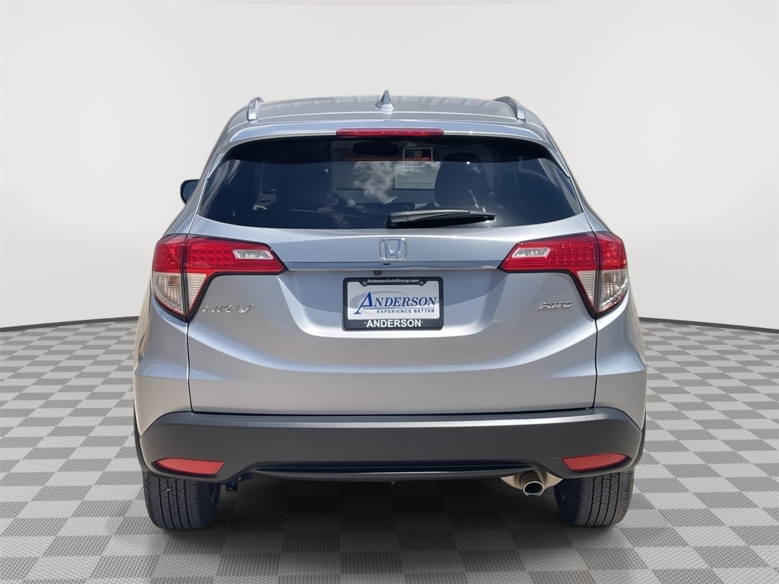 Vehicle photo 5