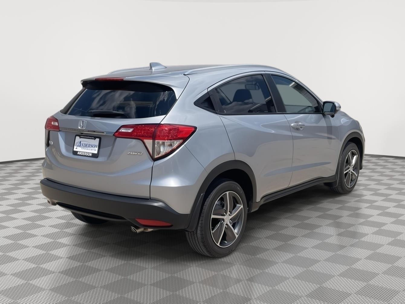 Vehicle photo 6