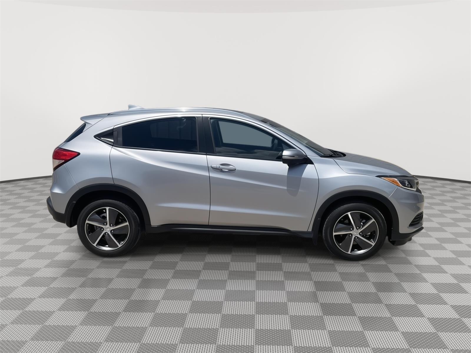 Vehicle photo 7