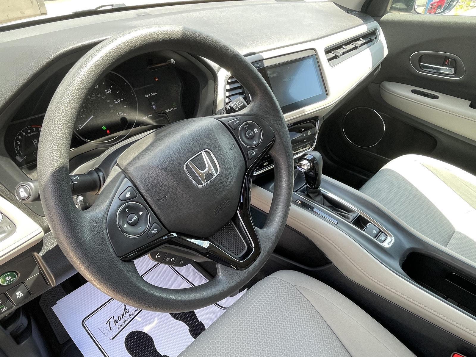 Vehicle photo 13