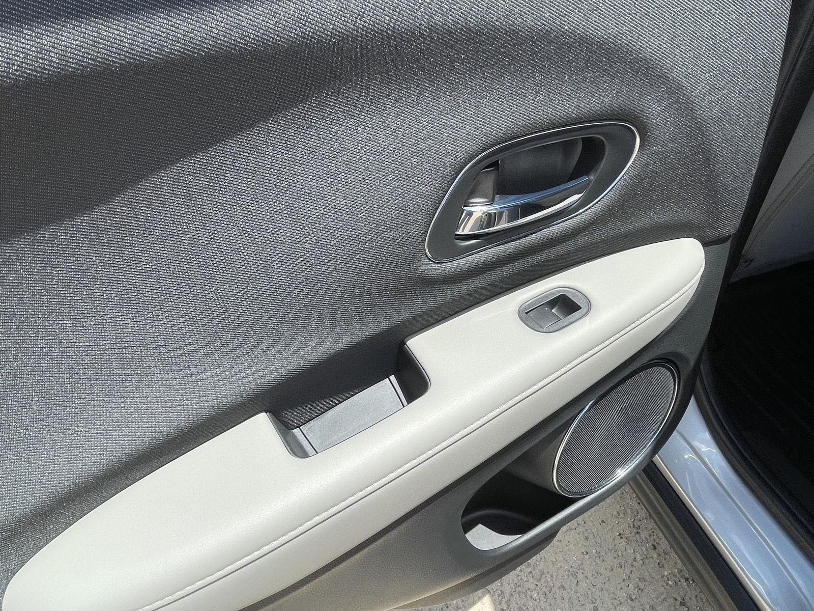 Vehicle photo 15