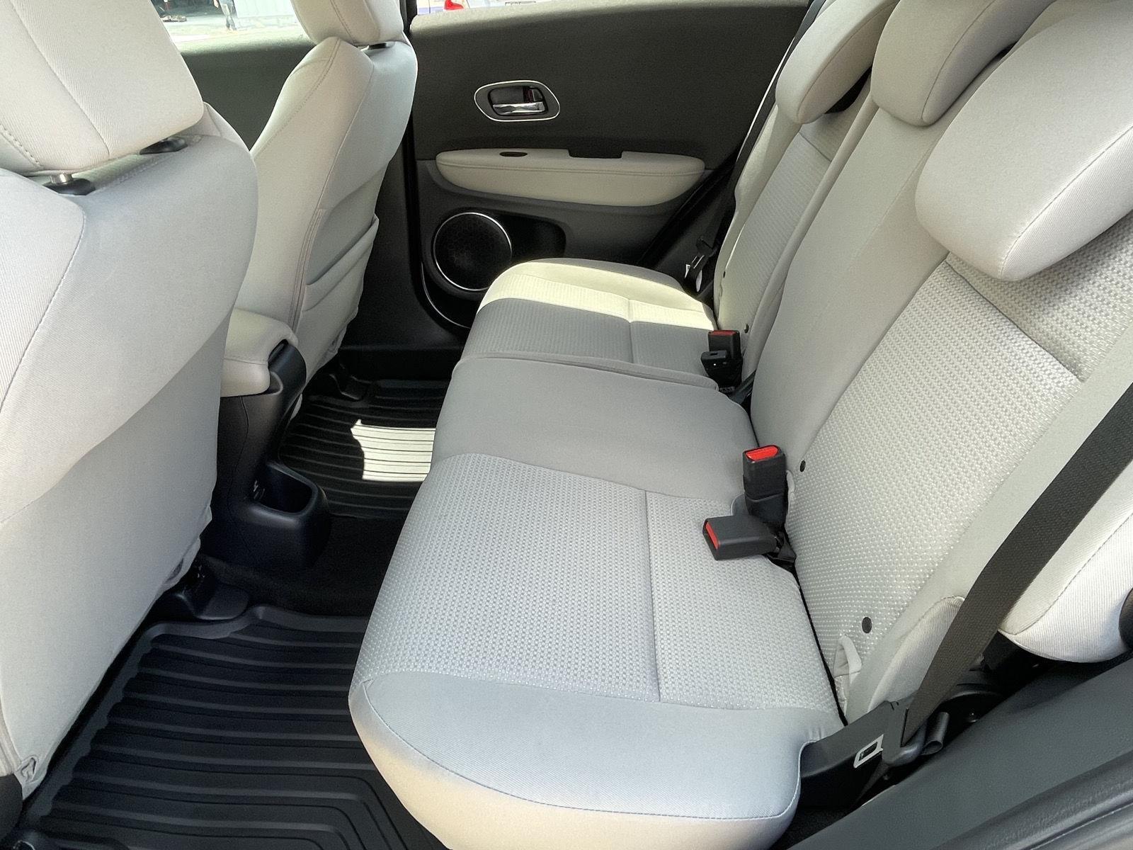 Vehicle photo 16