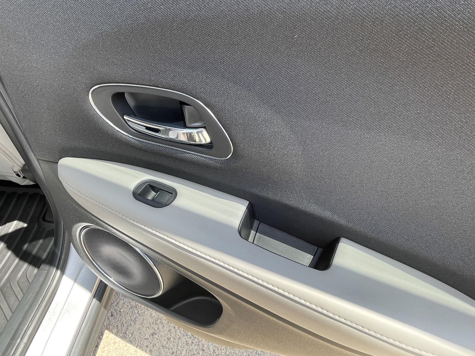 Vehicle photo 18