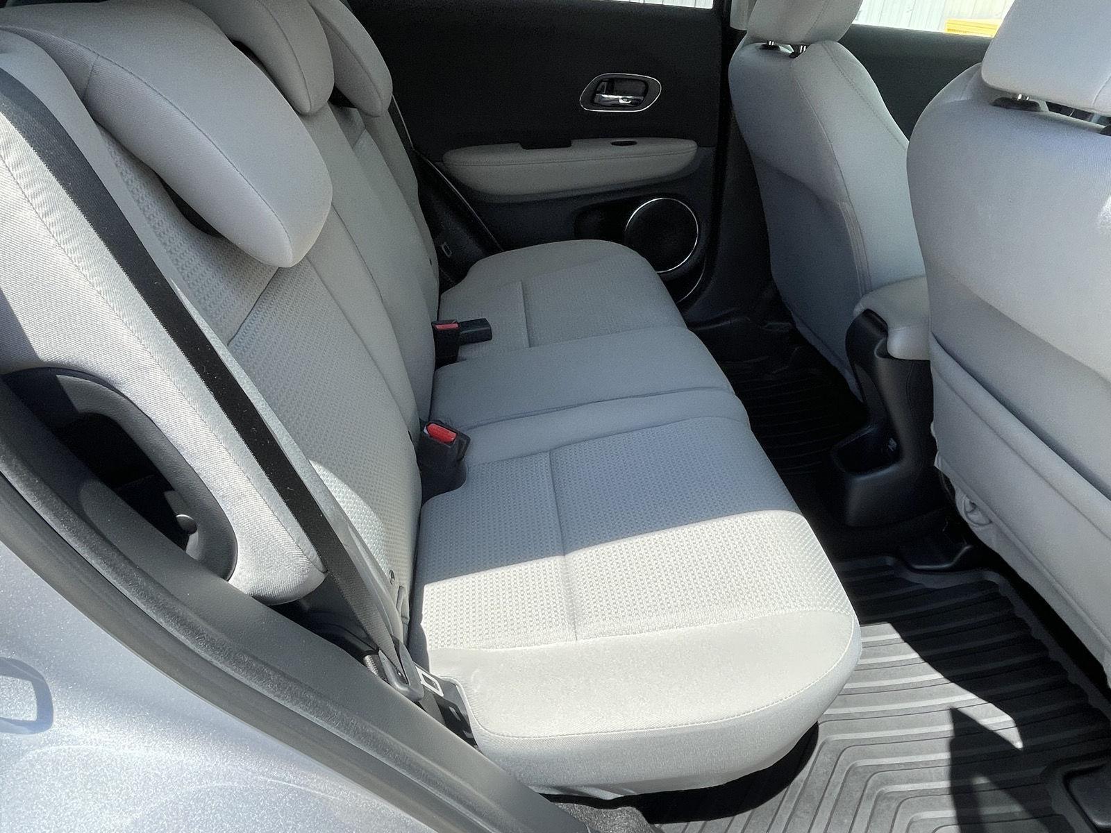 Vehicle photo 19