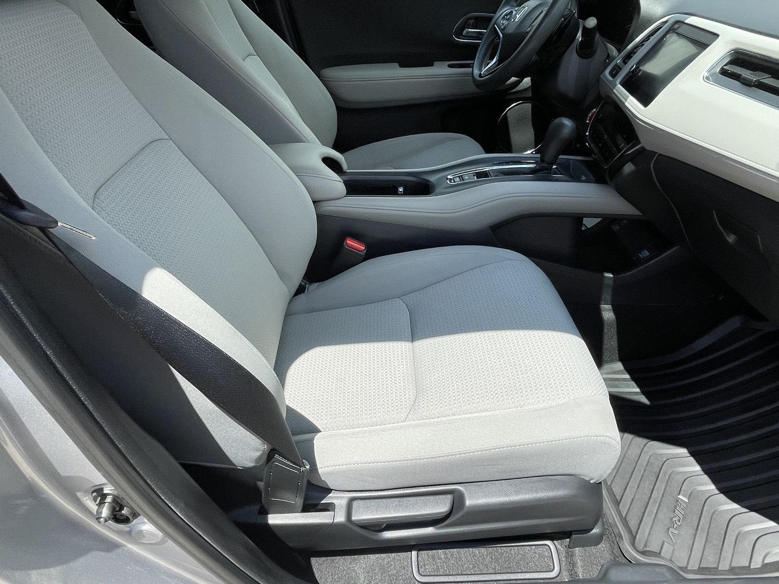 Vehicle photo 21
