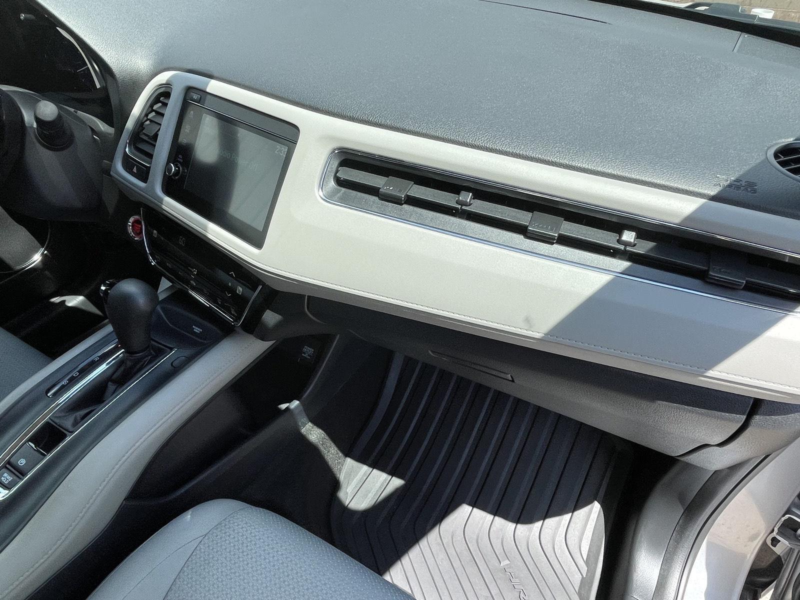 Vehicle photo 22