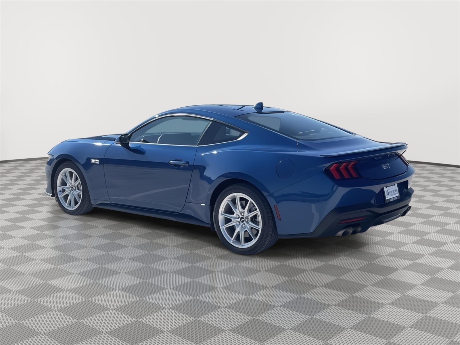 Vehicle photo 4