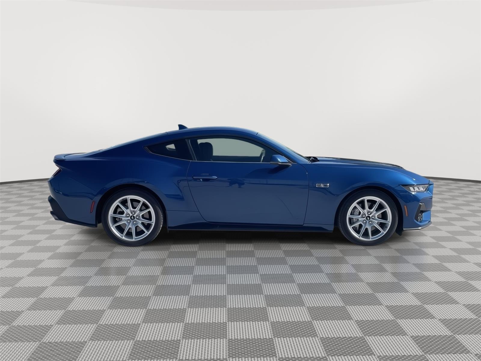 Vehicle photo 7