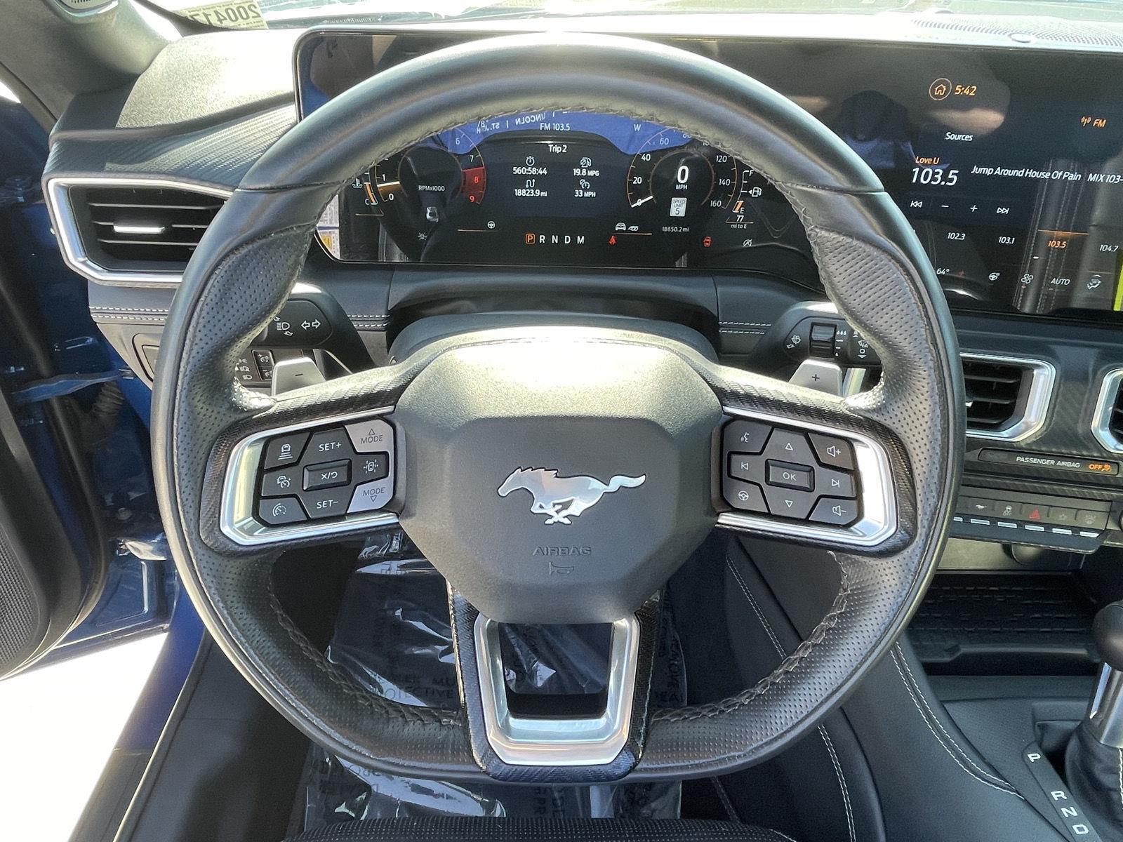 Vehicle photo 13