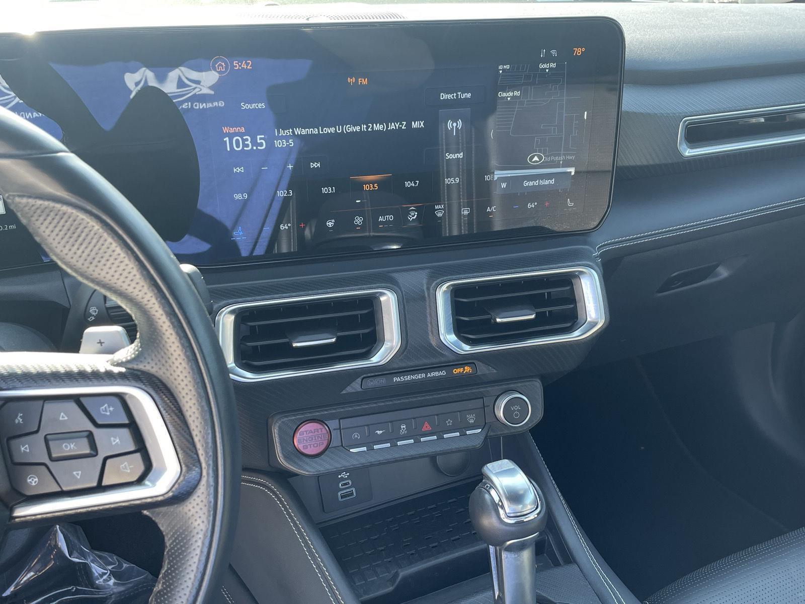Vehicle photo 14
