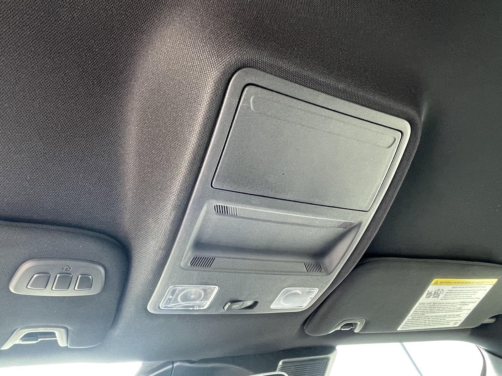 Vehicle photo 16