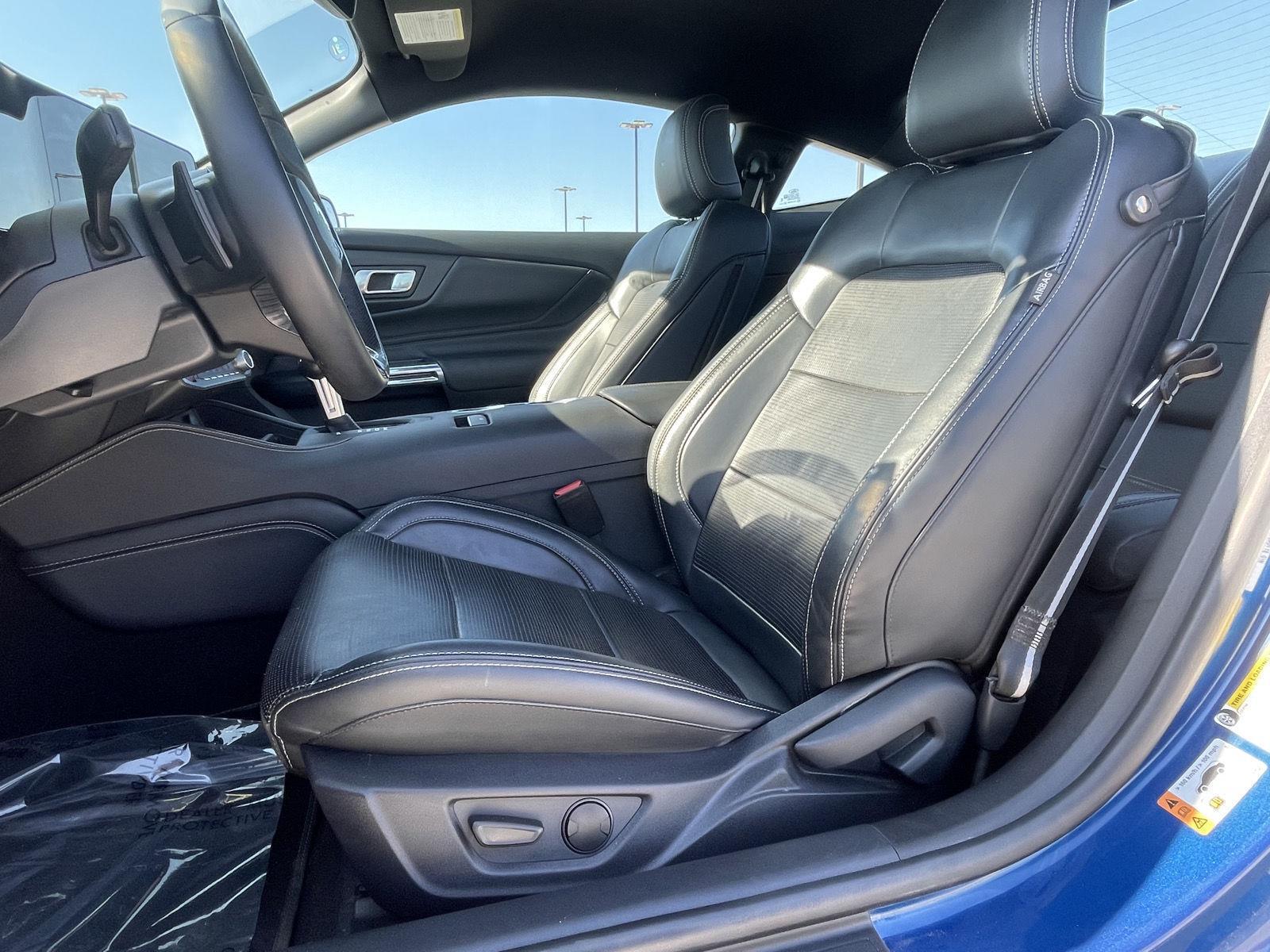 Vehicle photo 17