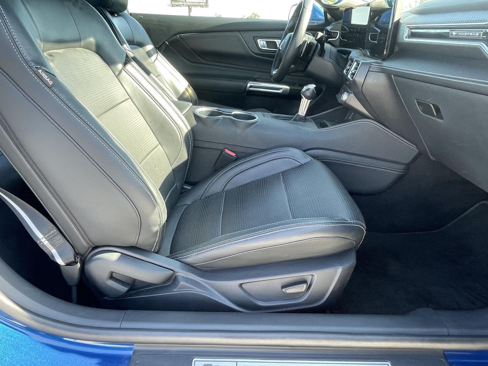 Vehicle photo 18