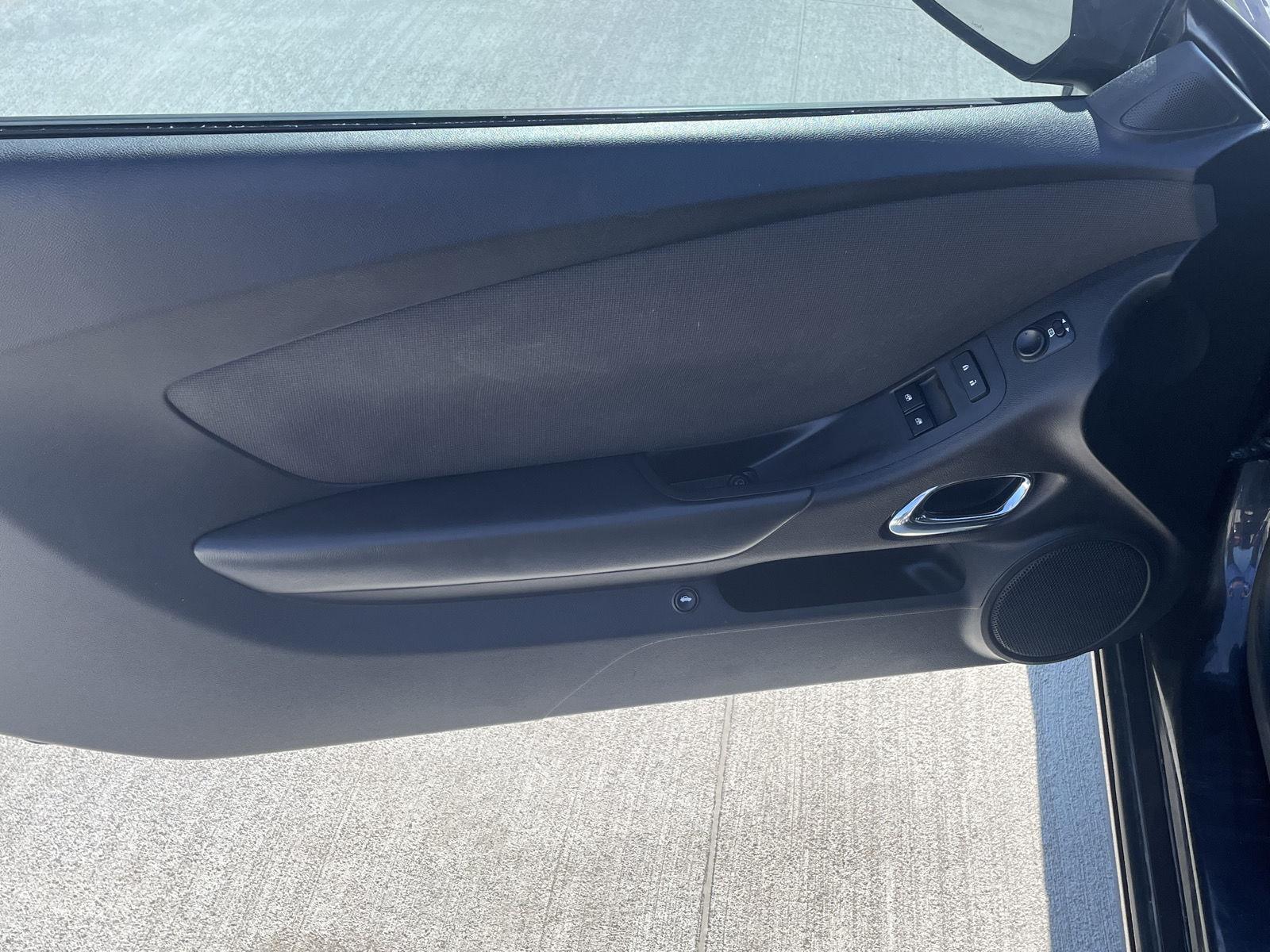 Vehicle photo 12