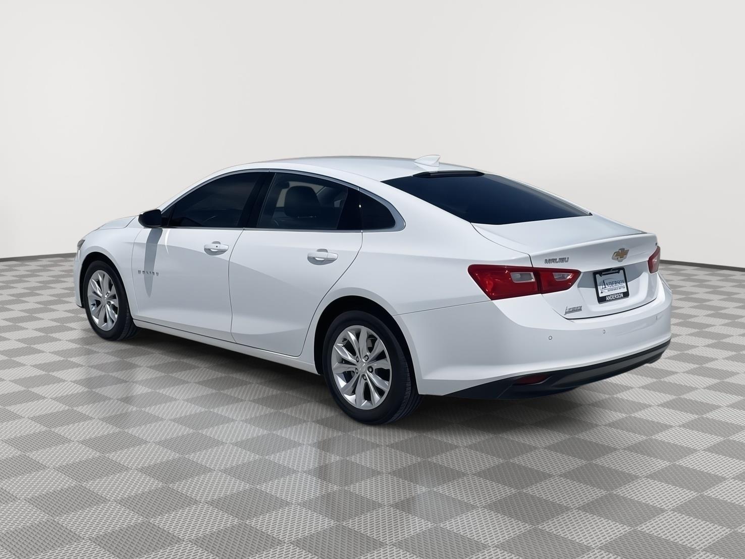Vehicle photo 4