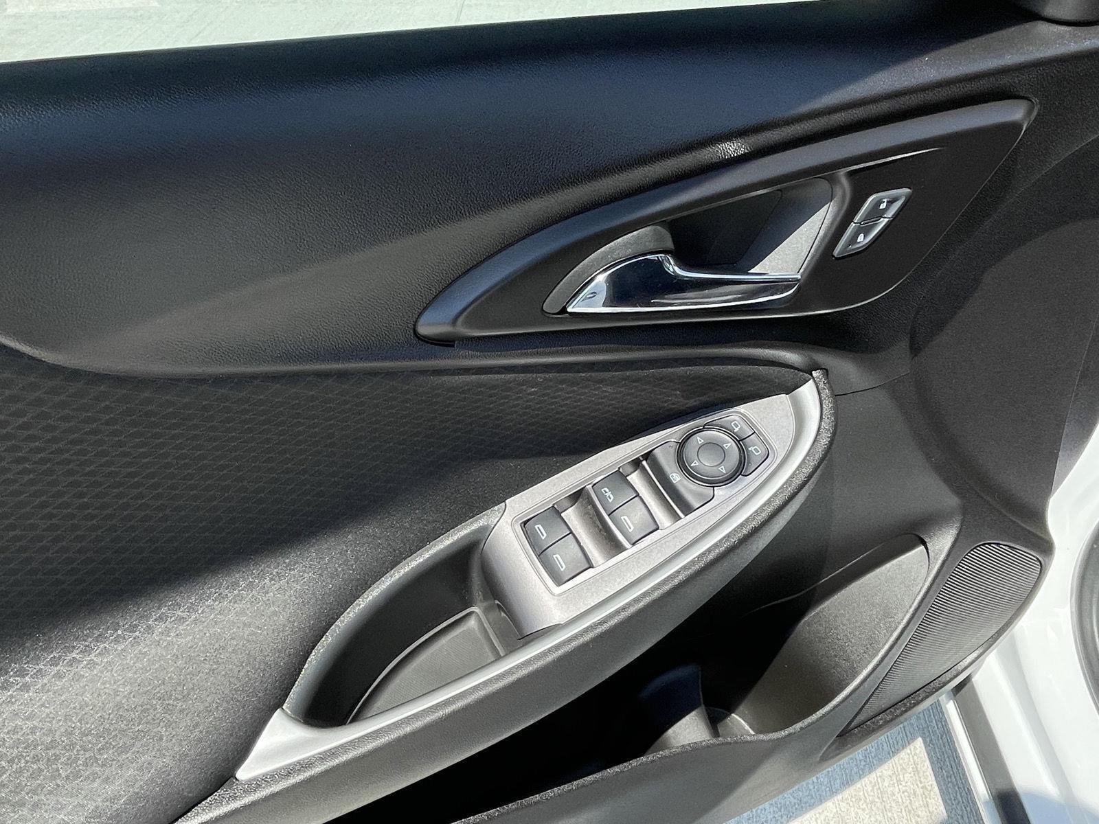 Vehicle photo 12