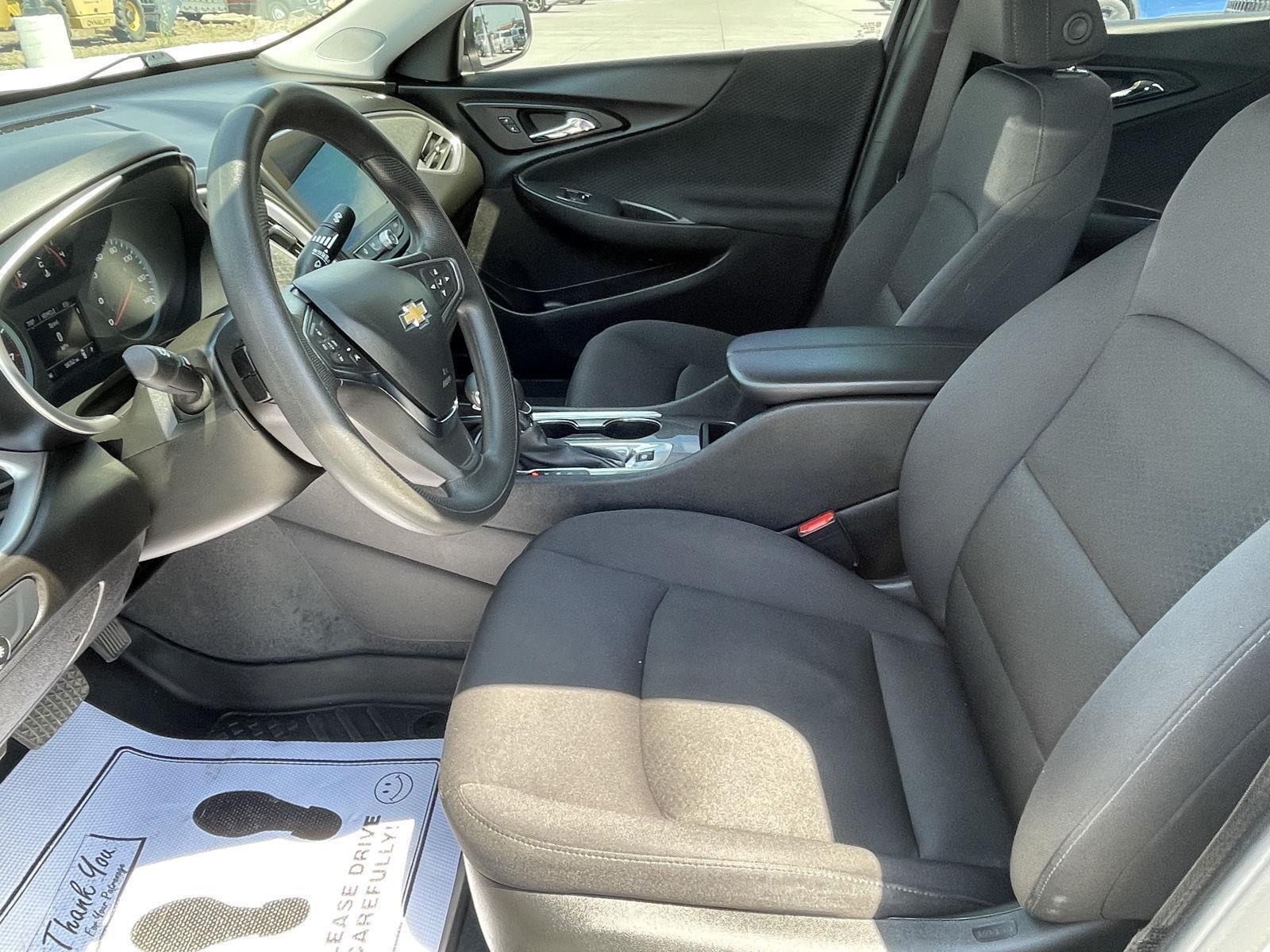 Vehicle photo 14