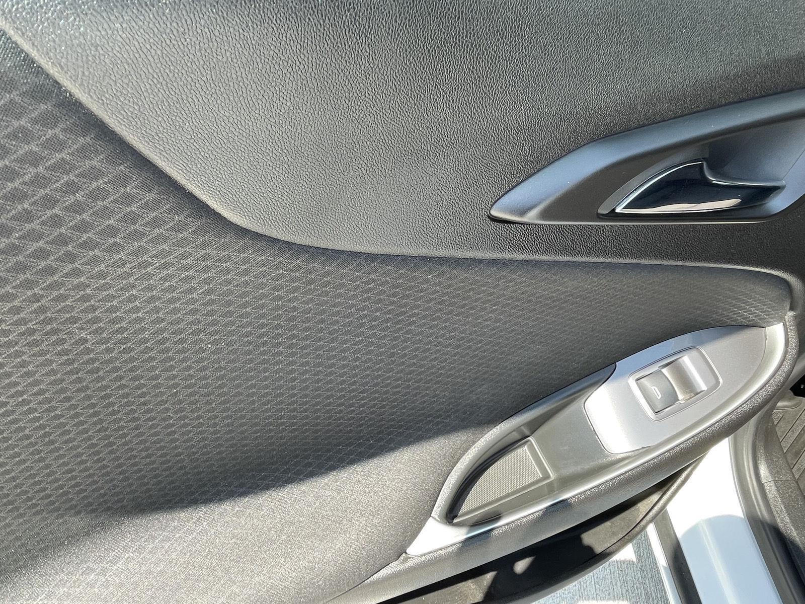 Vehicle photo 15