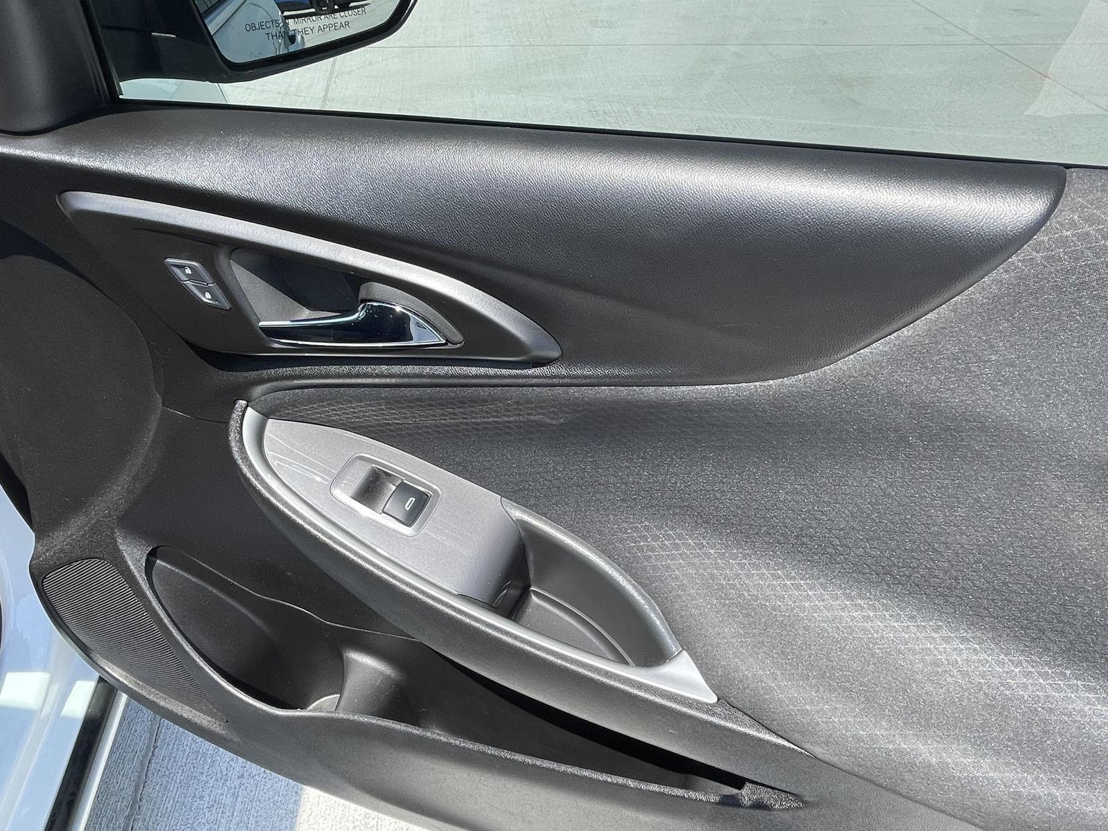 Vehicle photo 19