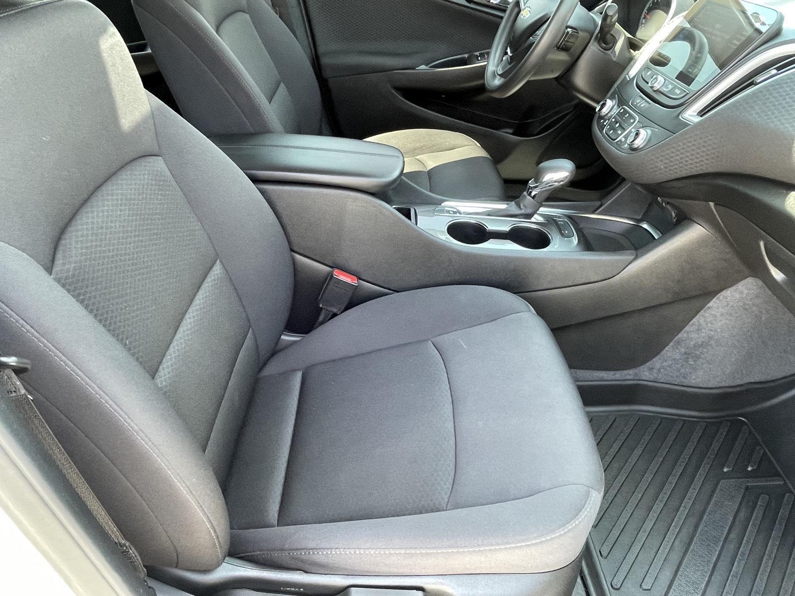 Vehicle photo 20