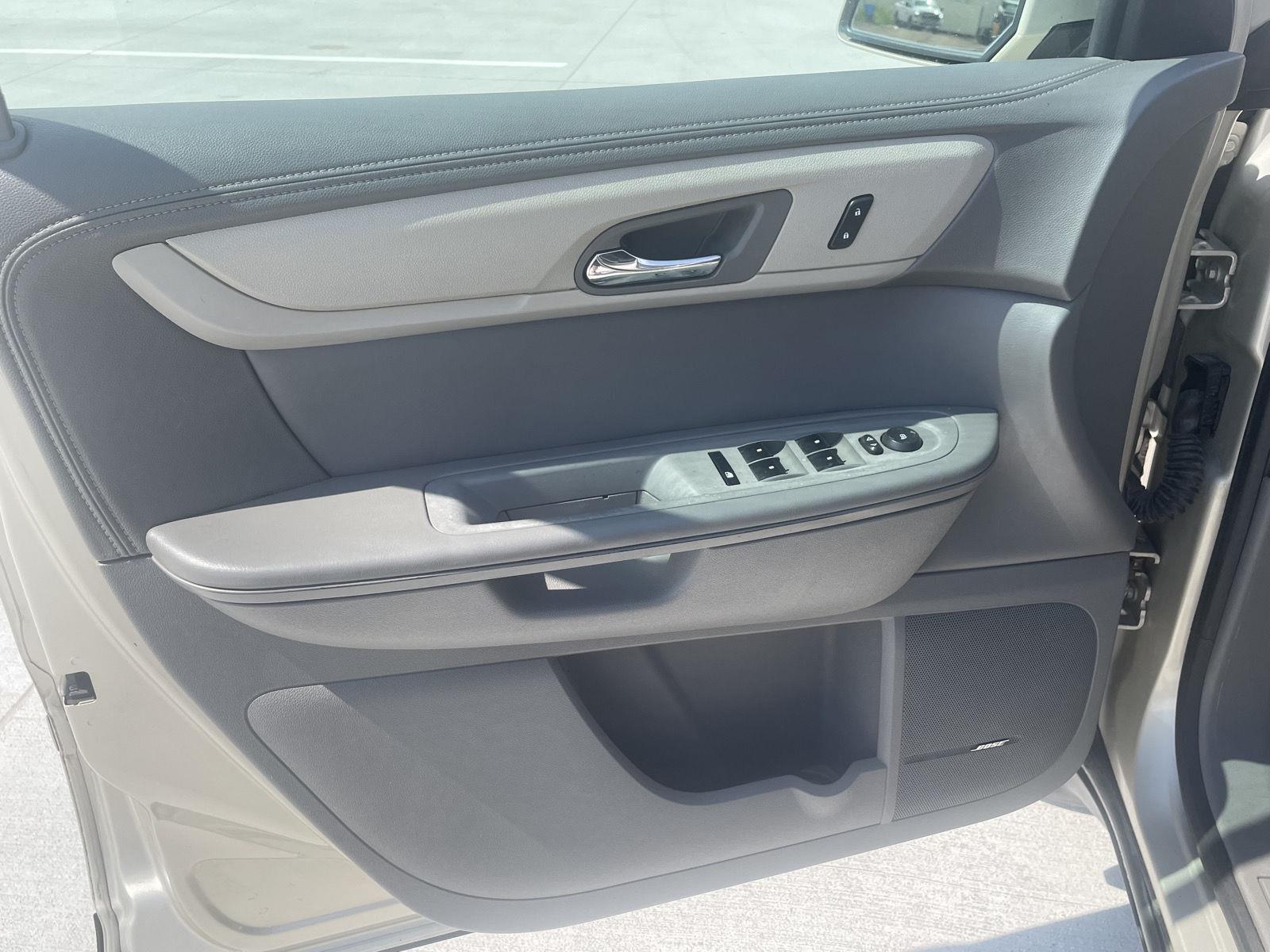 Vehicle photo 12