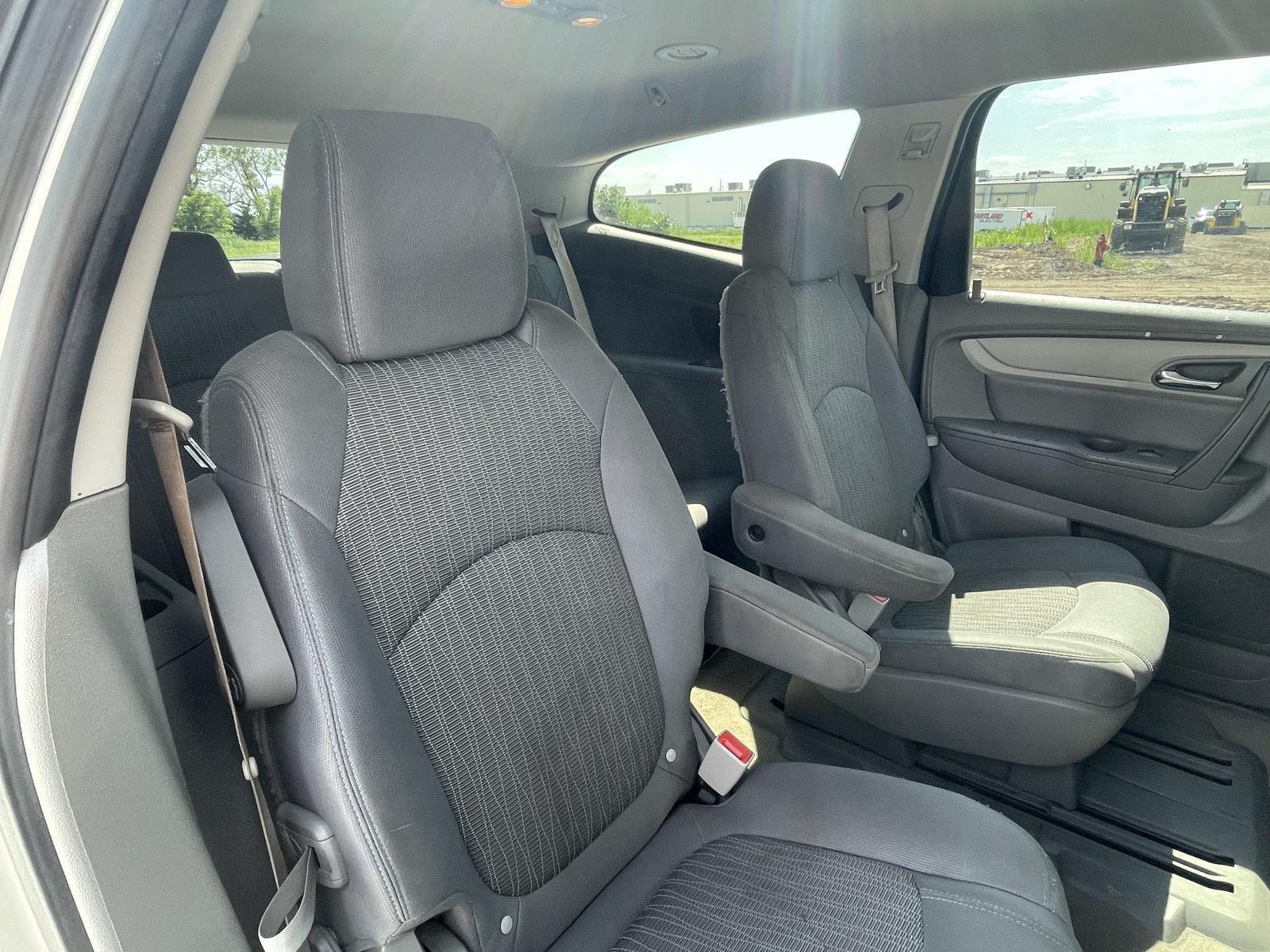 Vehicle photo 18