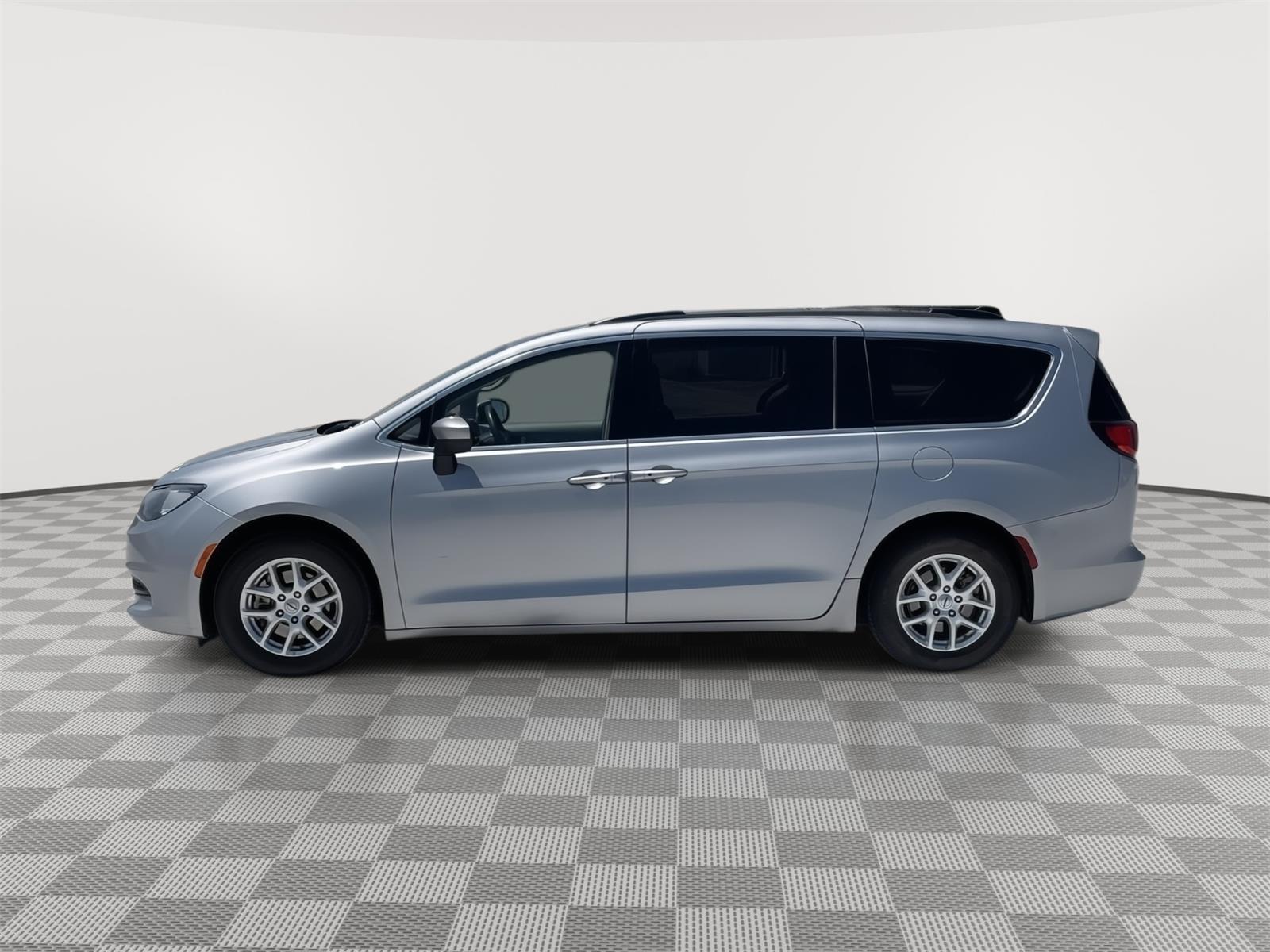 Vehicle photo 2
