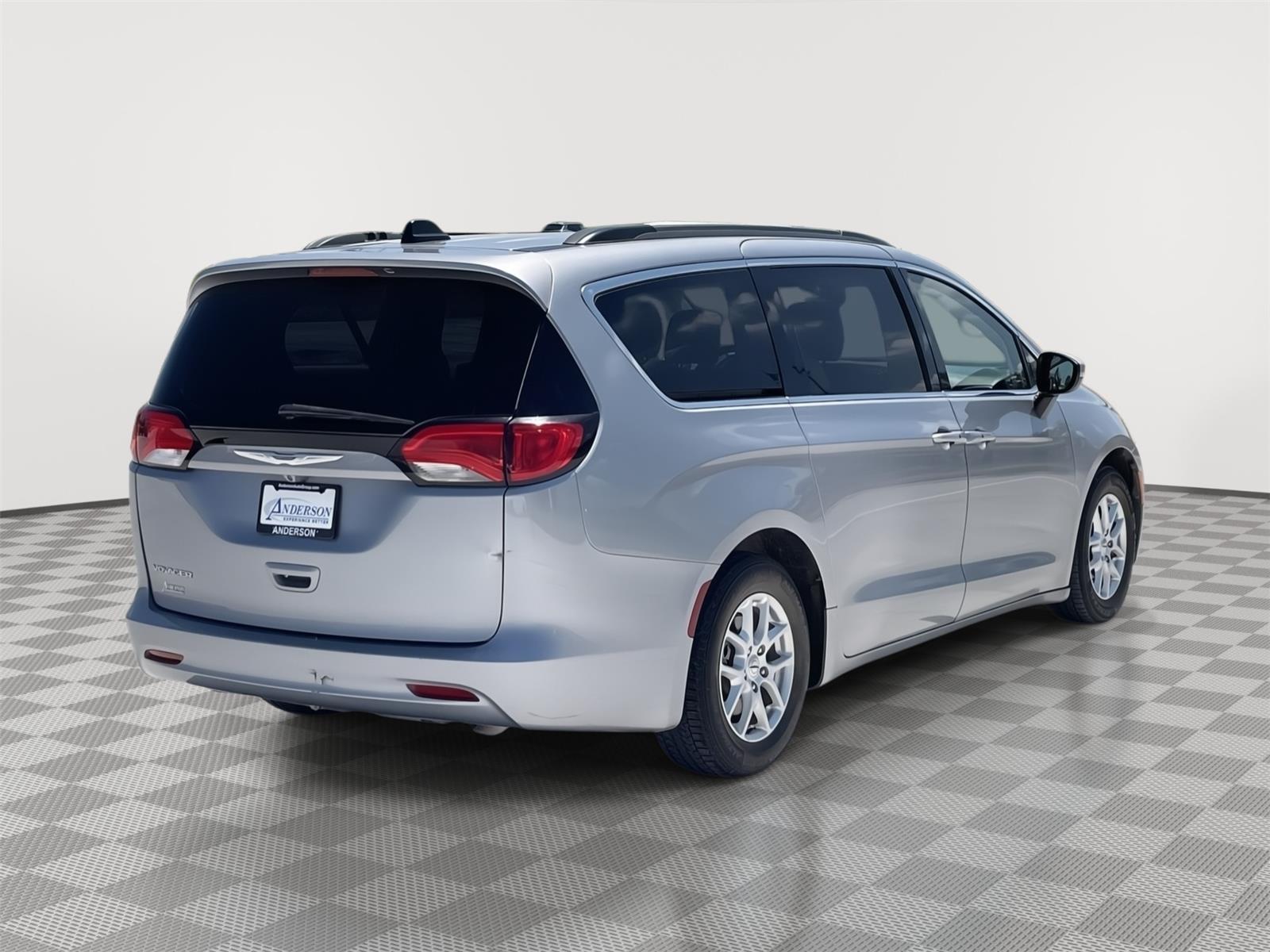 Vehicle photo 6