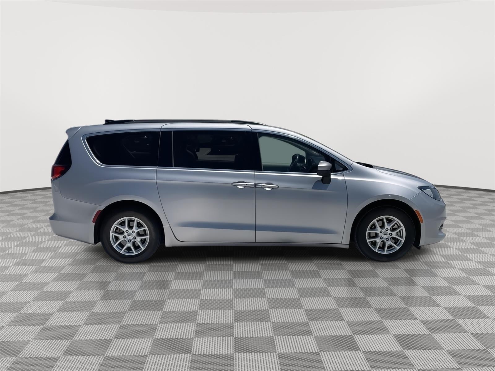 Vehicle photo 7