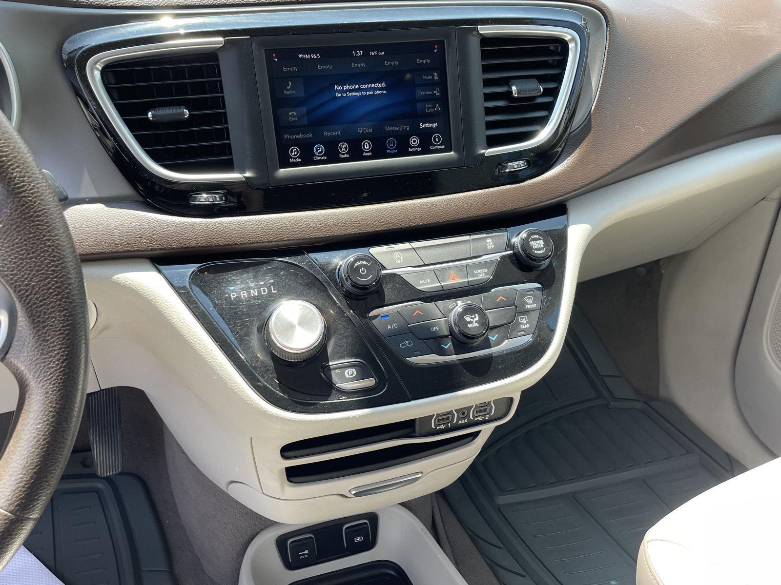 Vehicle photo 14